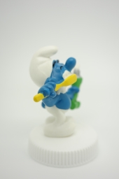 Schtroumpf avec brosse à dents et dentifrice - photo