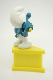 Schtroumpf avec brosse à dents et dentifrice - photo