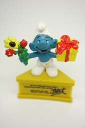 Schtroumpf avec fleurs et cadeau - photo