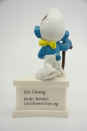 Schtroumpf blessé avec béquille - photo