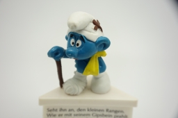 Schtroumpf blessé avec béquille - photo