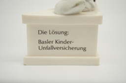 Schtroumpf blessé avec béquille - photo