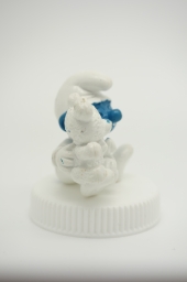 Bébé Schtroumpf avec ourson en peluche - photo