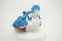 Bébé Schtroumpf avec ourson en peluche - photo