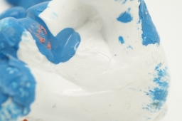 Bébé Schtroumpf avec ourson en peluche - photo