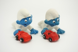 Bébé Schtroumpf avec voiture - photo