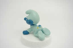 Bébé Schtroumpf avec hochet - photo