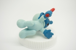 Bébé Schtroumpf avec hochet - photo