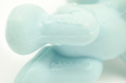 Bébé Schtroumpf avec hochet - photo