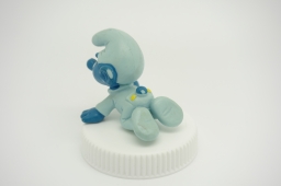 Bébé Schtroumpf avec hochet - photo