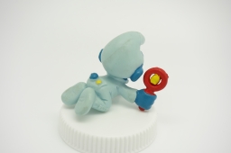 Bébé Schtroumpf avec hochet - photo