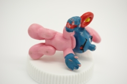 Bébé Schtroumpf avec hochet - photo