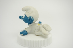 Bébé Schtroumpf avec hochet - photo