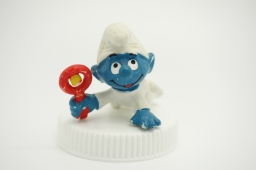 Bébé Schtroumpf avec hochet - photo