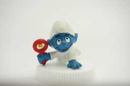 Bébé Schtroumpf avec hochet - photo