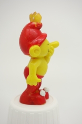 Gnome avec main devant la bouche - photo