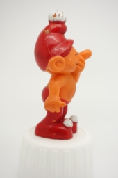 Gnome avec main devant la bouche - photo