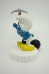 Schtroumpf prisonnier avec pioche - photo