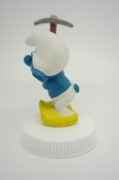 Schtroumpf prisonnier avec pioche - photo