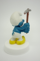 Schtroumpf prisonnier avec pioche - photo