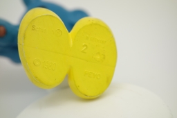 Schtroumpf prisonnier avec pioche - photo