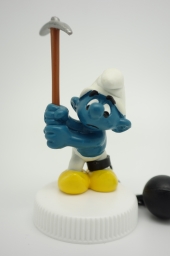 Schtroumpf prisonnier avec pioche - photo