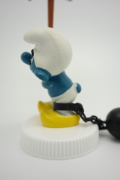 Schtroumpf prisonnier avec pioche - photo