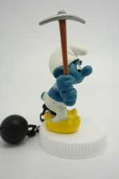 Schtroumpf prisonnier avec pioche - photo