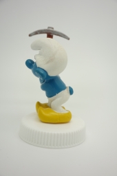 Schtroumpf prisonnier avec pioche - photo