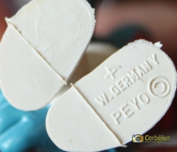 Schtroumpf avec fleur - photo