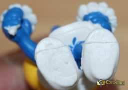 Schtroumpfette avec bouquet de fleurs - photo