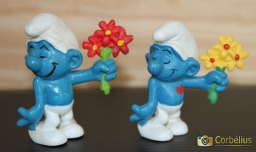 Schtroumpf amoureux avec fleurs - photo