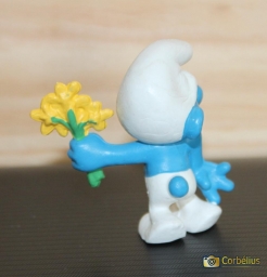 Schtroumpf amoureux avec fleurs - photo