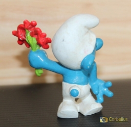 Schtroumpf amoureux avec fleurs - photo