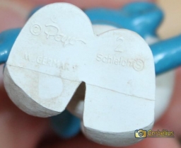 Schtroumpf amoureux avec fleurs - photo