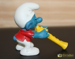 Schtroumpf avec flûte - photo