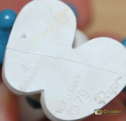 Schtroumpf montrant du doigt - photo