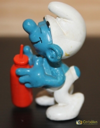 Schtroumpf assoiffé avec bouteille - photo