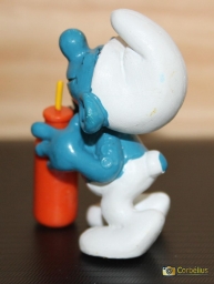 Schtroumpf assoiffé avec bouteille - photo