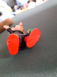 Gargamel avec fioles de laboratoires / verres - photo