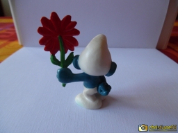 Schtroumpf courtisant avec fleur (rendez-vous) - photo