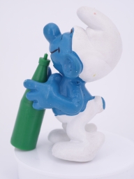Schtroumpf assoiffé avec bouteille - photo