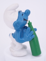 Schtroumpf assoiffé avec bouteille - photo