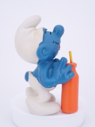 Schtroumpf assoiffé avec bouteille - photo