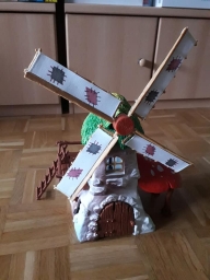 Moulin motorisé et décors - photo