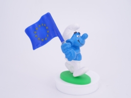 Schtroumpf avec drapeau Européen - photo