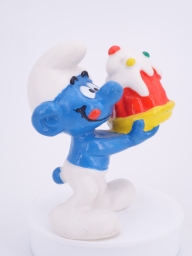 Schtroumpf gourmand avec gâteau - photo