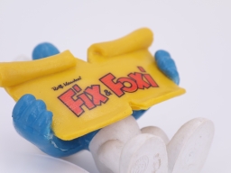 Schtroumpf chanteur avec partition - photo