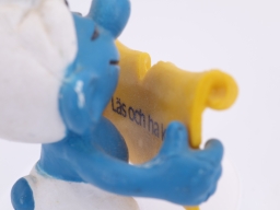 Schtroumpf chanteur avec partition - photo