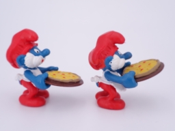 Grand Schtroumpf avec pizza - photo